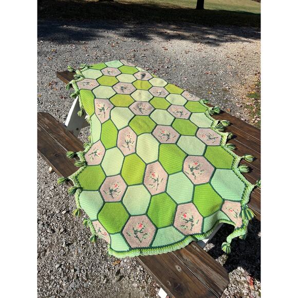 Vintage Hexagon Floral Roses Afghan Throw Blanket Flower Handmade Grandma 70s - Picture 3 of 10